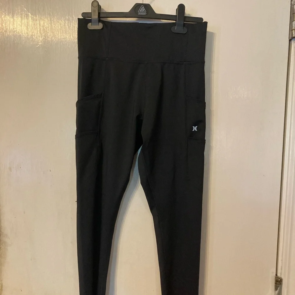 Hurley Black Wide Waistband Pocket Leggings Woman’s Size Medium - Picture 1 of 4